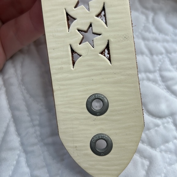 One Star •L• 100% Genuine Leather Star Cut Out Off White Belt - Picture 2 of 9